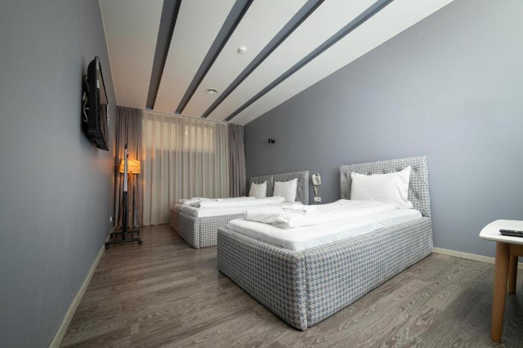 Hotel Gloria Ks พริสตีนา ภายนอก รูปภาพ