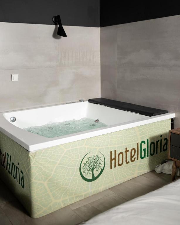 Hotel Gloria Ks พริสตีนา ภายนอก รูปภาพ